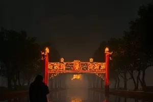 《晚饭前的那通电话》封面：餐桌旁的座机与围裙